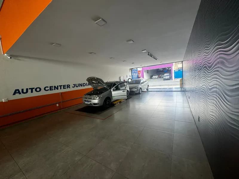 Interior do Centro Automotivo Jundiaí — ambiente amplo e organizado