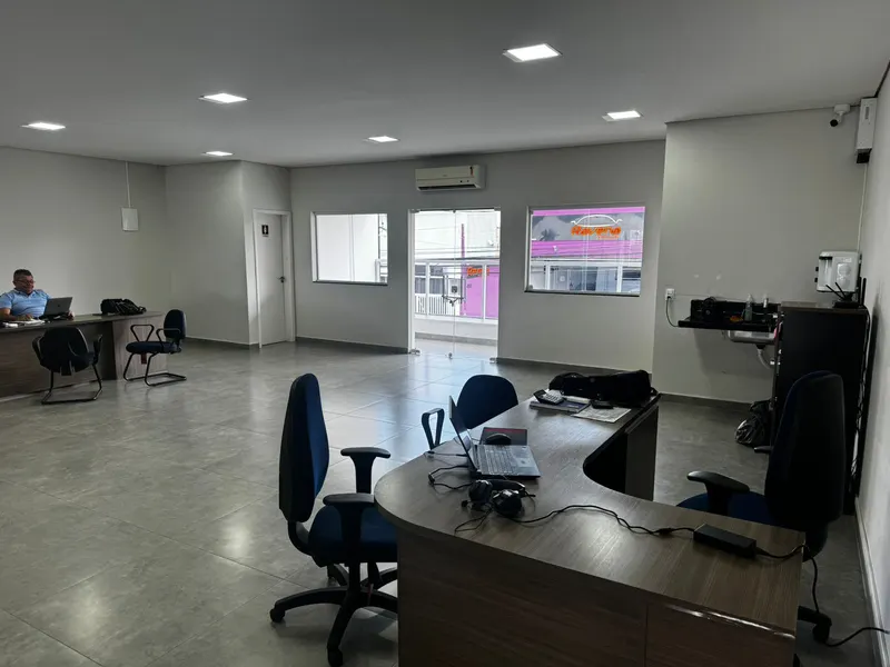 Mecânico trabalhando no Centro Automotivo Jundiaí